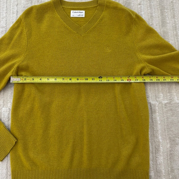 Calvin Klein Wool V-Neck Sweater Size Small - Picture 3 of 7